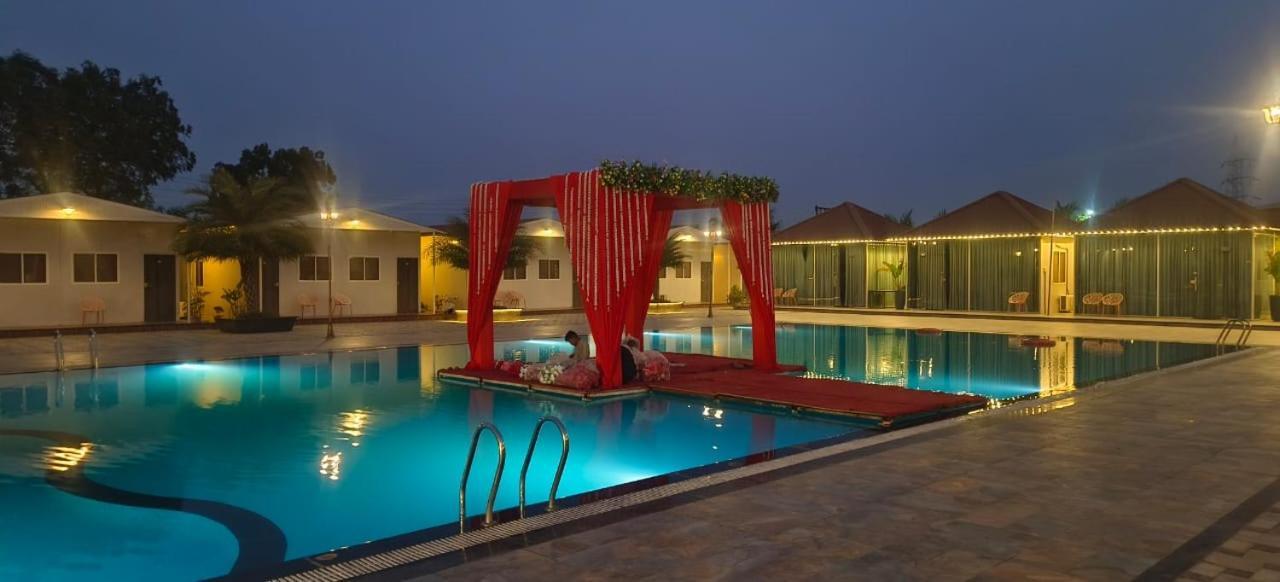 Vss Lawns & Resorts Llp Shahada Kültér fotó