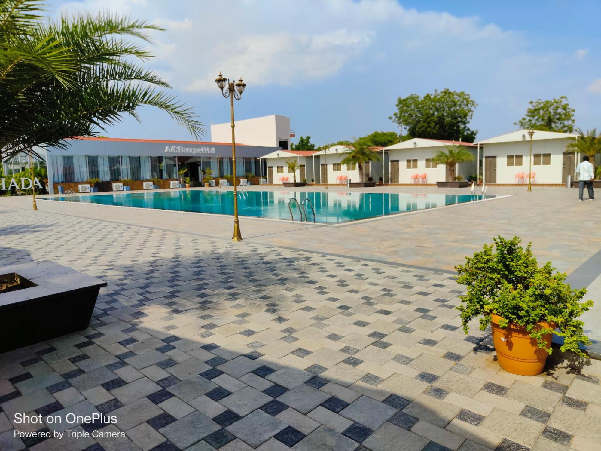 Vss Lawns & Resorts Llp Shahada Kültér fotó
