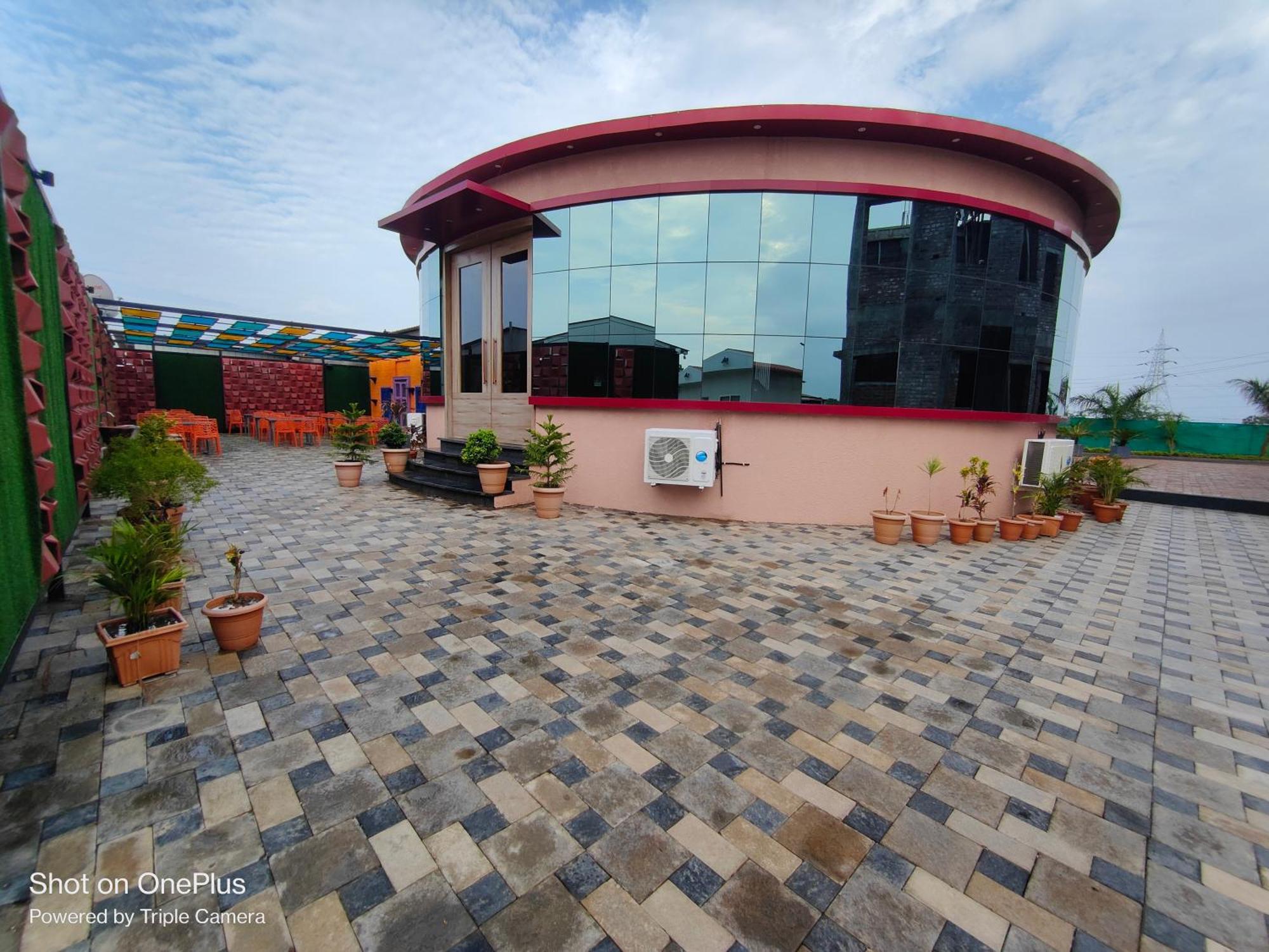 Vss Lawns & Resorts Llp Shahada Kültér fotó