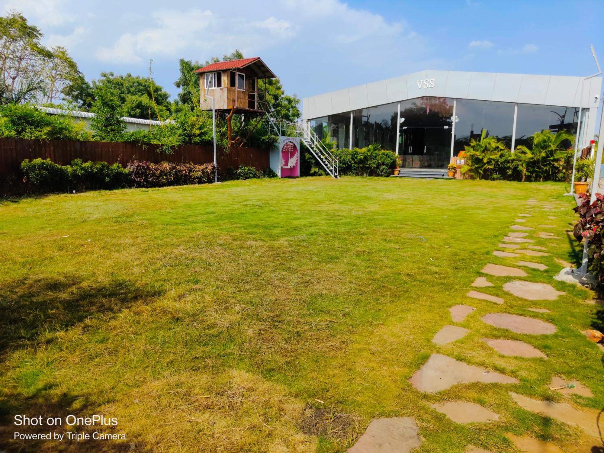 Vss Lawns & Resorts Llp Shahada Kültér fotó