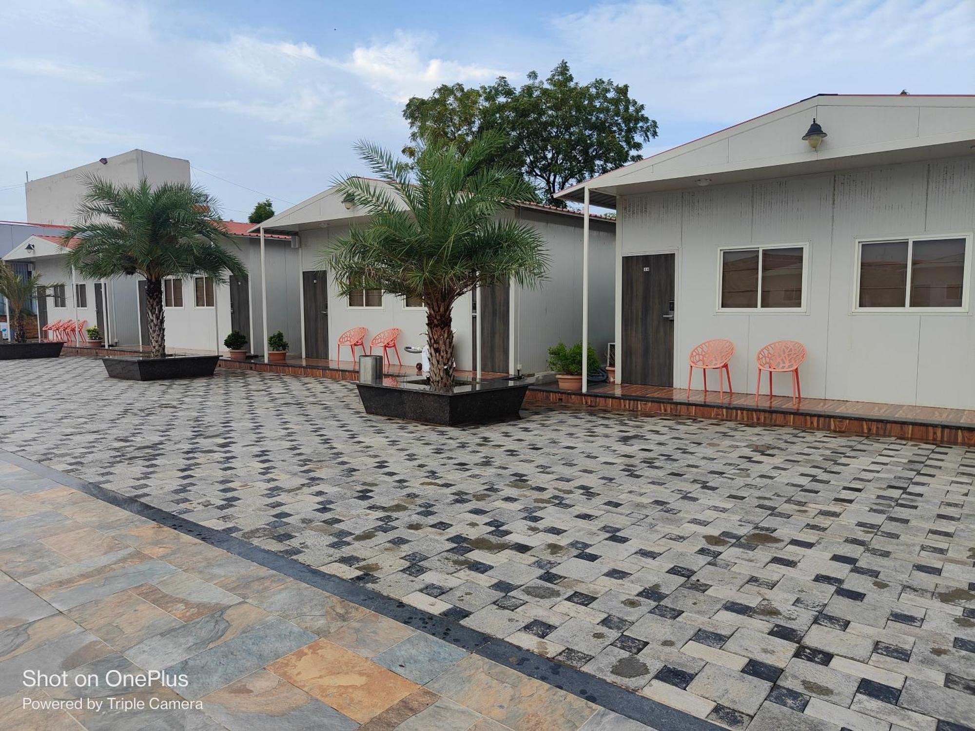 Vss Lawns & Resorts Llp Shahada Kültér fotó